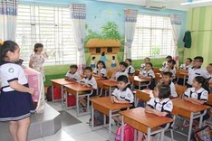 HCM City struggles with class shortage at public schools