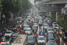 Heavy rain paralyses traffic in Hanoi