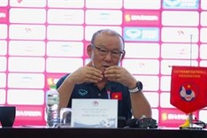 Park Hang-seo vows AFF Cup title for Vietnam ahead of departure