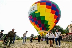 Hot air balloon service launched at Ba Vi National Park