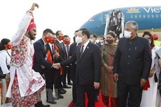 Top legislator arrives in New Delhi, beginning official visit to India