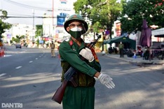 Troops deployed as HCM City tightens Covid-19 prevention rules