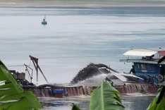 Illegal sand extraction rampant on Da River