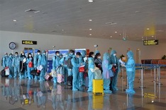 Hanoi overruled on quarantine policies for entrants from Omicron-hit countries