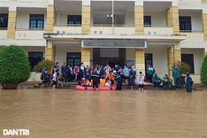 Flood-stricken school evacuates hundreds of students