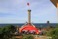 Students on Quang Tri island need support