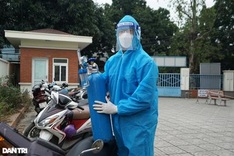 Team distributing free oxygen to Covid-19 patients in Hanoi