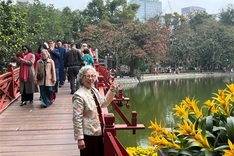 Hanoi tourist sites crowded on Tet days