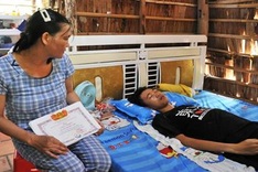 Can Tho mother calls for help to save son from cancer