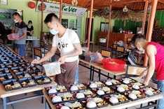 Nghe An restaurant supports frontline workers with everyday meals