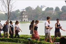 Vietnam welcomes over 954,000 foreign tourists this year