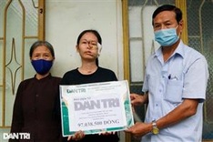 Poor woman receives public help to treat deformed face