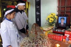 Millions of VND donated to orphaned siblings