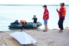 Man commits suicide carrying daughter in river