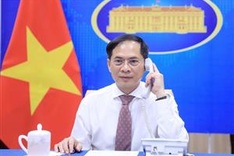Vietnamese foreign minister holds phone talks with Australian and Serbian counterparts