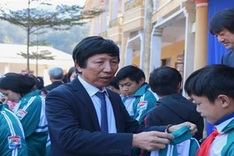 Hundreds of coats given to mountainous students