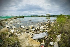 Rubbish threatens Quang Ngai river