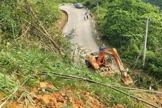 Landslide on road linking Lai Chau and Dien Bien
