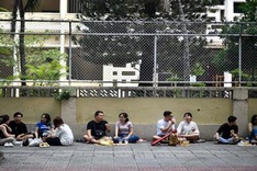 HCM City people enjoy ‘coffee on the ground’