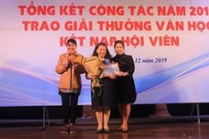 Hanoi’s writer honoured with lifelong literary achievement award