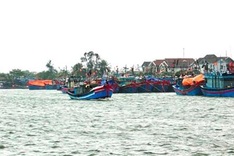 Central Vietnam prepares for storm Rai