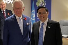 PM Chinh meets Crown Prince Charles, world leaders in UK