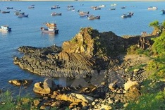 Holiday makers fill beaches in Phu Yen central province