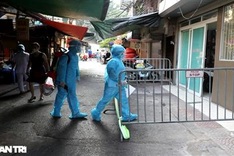 Hanoi authorities lock down more locations as new Covid-19 cases found