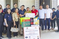 Thai Embassy supports flood victims in Thai Nguyen