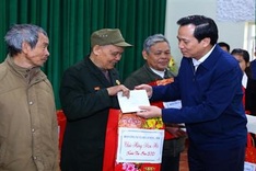 Ministry helps the poor and policy beneficiaries enjoy Tet