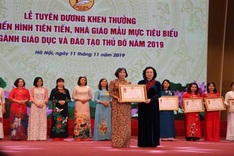 Hanoi honours 125 teachers