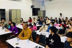 Free language classes offered to Vietnamese citizens in Laos