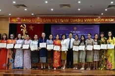 Training course helps OV teachers better mother language teaching