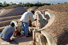 Grave-visiting festival celebrated