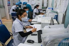 Hanoi medical staff overworked amid surging Covid-19 infections