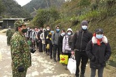 Hundreds of Vietnamese illegally cross borders home in northern provinces