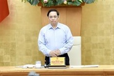 PM Chinh calls for greater efforts to curb COVID-19 pandemic soon