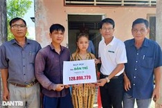 Poor couple receive financial support to save daughter from cancer