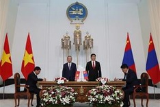 Vietnamese, Mongolian leaders witness signing of cooperation agreements