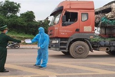 China border gate suspends customs clearance for Vietnamese goods