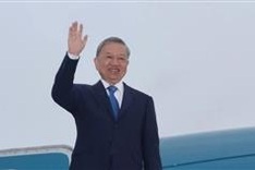 Top leader leaves Hanoi for Mongolia, Ireland, France, and 19th Francophonie Summit