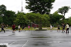 Hanoians flock to parks after long lockdown