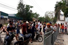 Thanh Hoa people protest against firm blocking sea access