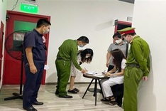 25 people fined for playing online games at Hanoi building