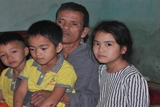 Three abandoned children in Bac Giang in desperate need of help