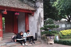 Sketching contest for university students held in Hanoi