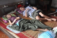 Readers donate VND150m to elderly couple