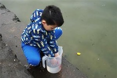 Young people help rivers clean on Kitchen Gods' Day