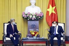 President Nguyen Xuan Phuc hosts US Special Presidential Envoy for Climate