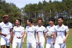 Vietnamese football bosses eye May 15 kickoff